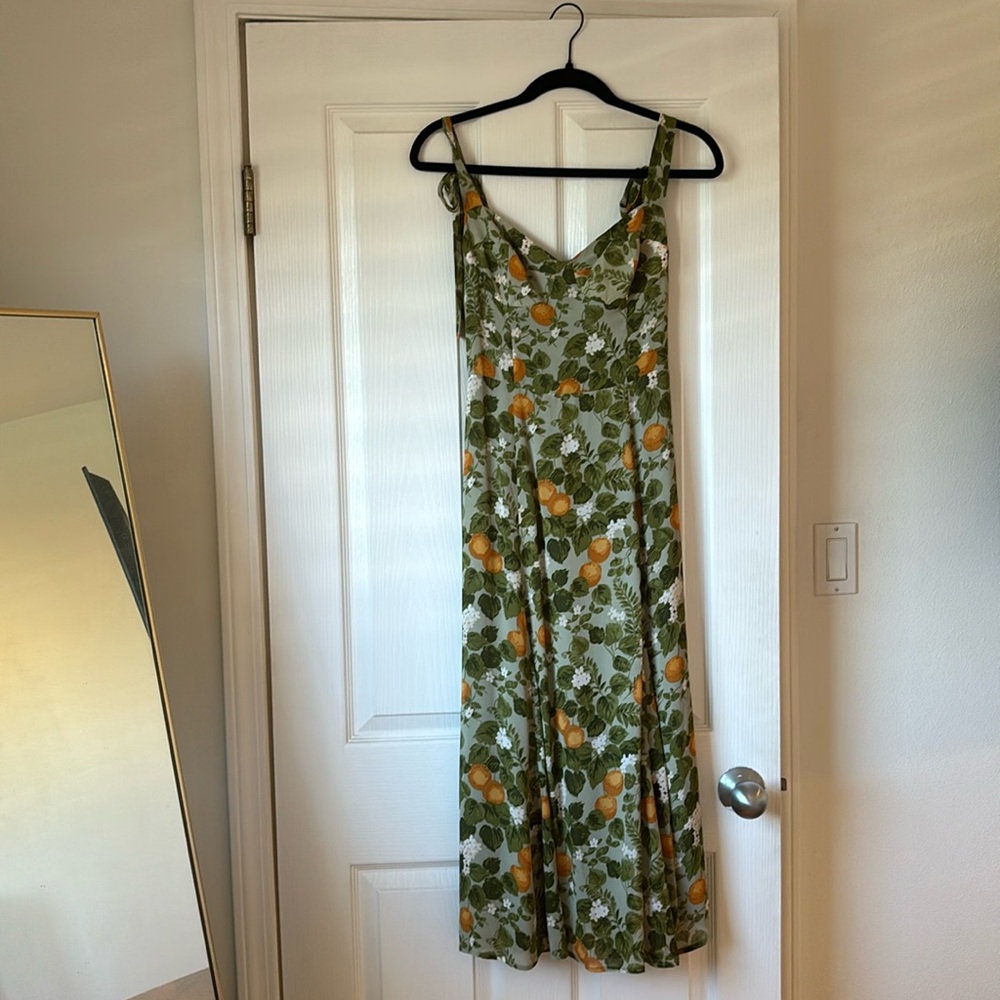 Orange printed dress 🍊 from same manufacturer as Reformation